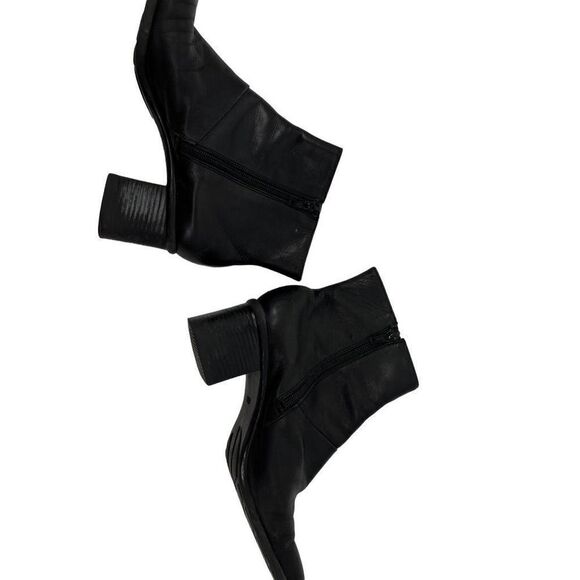 Bandolino‎ Black Square Toe Heeled Boots - Picture 2 of 10